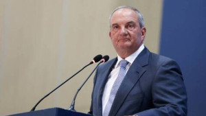 Ο Καραμανλής είναι εδώ (;)
