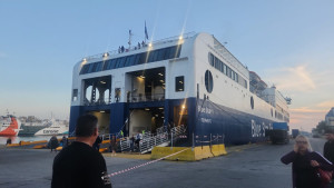 Τηλεφώνημα για τοποθέτηση βόμβας στο Blue Star 1-Εκκενώθηκε το πλοίο