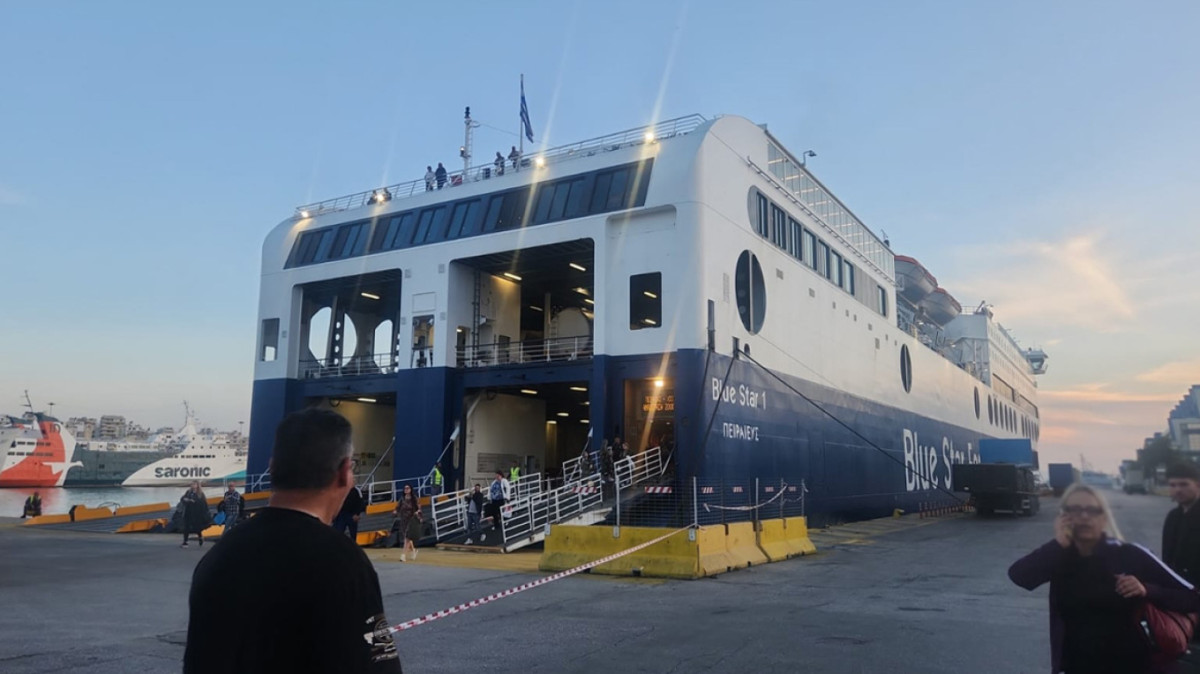 Τηλεφώνημα για τοποθέτηση βόμβας στο Blue Star 1-Εκκενώθηκε το πλοίο