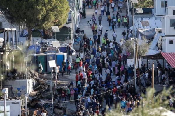 Γερμανικός Τύπος: Προσφυγικό χάος στα ελληνικά νησιά