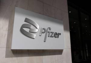 Μπουρλά για χάπι Pfizer: Προχωρά η παραγωγή, παρά την Όμικρον