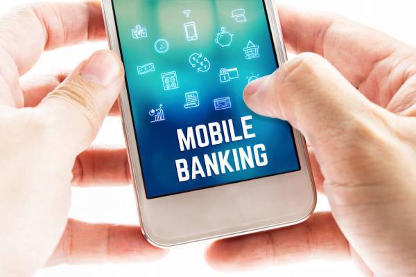 Apps τραπεζών: 1,5 δισ. downloads σε κινητά τηλέφωνα το α'τρίμηνο