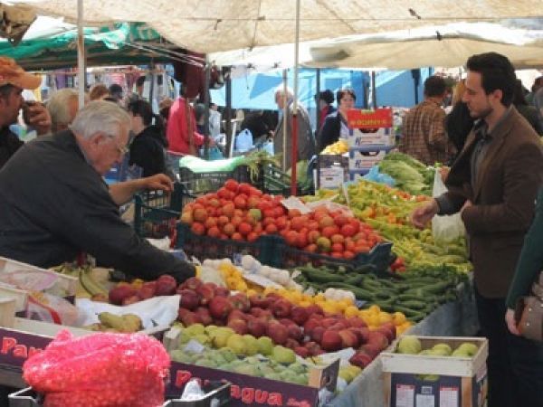 Τι αλλάζει στον τρόπο λειτουργίας των λαϊκών αγορών- Οι έξι παρεμβάσεις που προωθεί το υπουργείο Ανάπτυξης