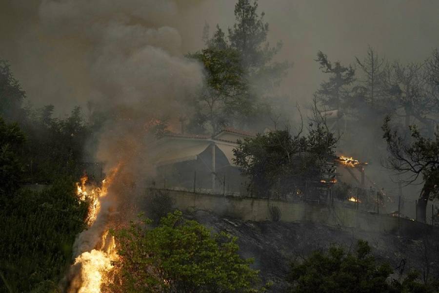 Δώδεκα πυρκαγιές μαίνονται στην Τουρκία-Στους 8 οι νεκροί