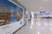 «WELCOME» στους τουρίστες από το υπ. Οικονομίας
