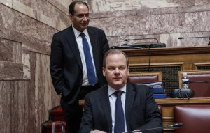 Βουλή: Μόλις 11 βουλευτές... αναζήτησαν τη δικογραφία για Καραμανλή
