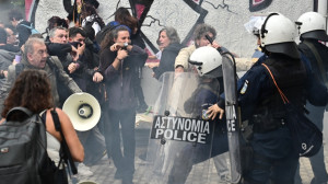 Μεταξουργείο: Ένταση έξω από τη Διεύθυνση Πρωτοβάθμιας Εκπαίδευσης