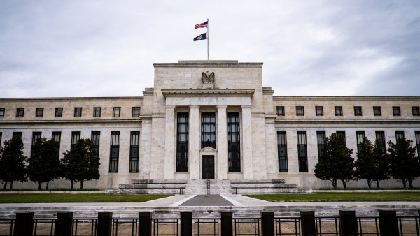 Fed: Στο τραπέζι ακόμα και αύξηση επιτοκίων κατά 100 μ.β.