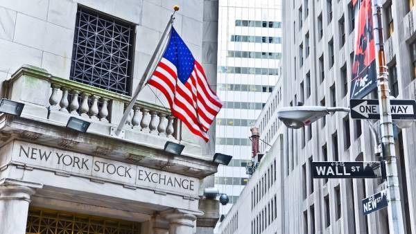 Ήπια πτωτικά οι δείκτες στη Wall Street