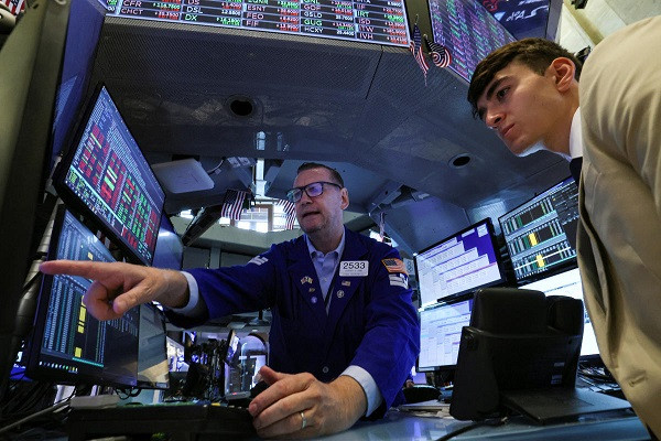 «Εξανεμίζονται» τα κέρδη… αντίδρασης της Wall Street-Ολοταχώς προς νέα χαμηλά