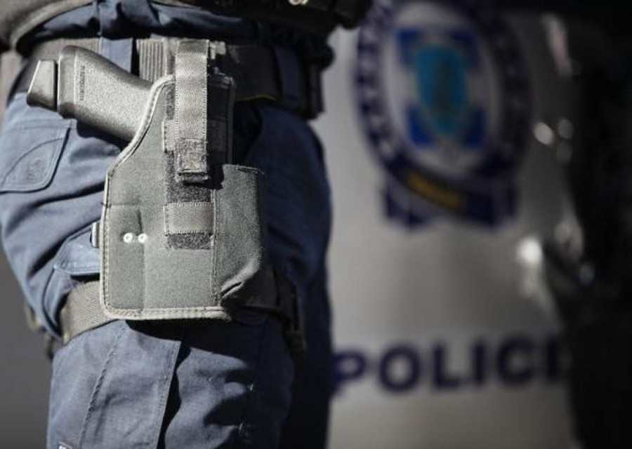 Σύλληψη αστυνομικών για εκβίαση και δωροληψία σε βάρος καταστηματαρχών, οικοδόμων