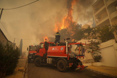 Αναφορές για εμπρησμό στη φωτιά σε Γλυφάδα και Βούλα