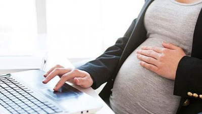 Άδεια μητρότητας: Τι ισχύει για τη μεταβίβασή της- Νέες διευκρινήσεις