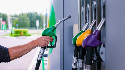 Kαύσιμα: Στα 2 ευρώ η αμόλυβδη, πλησιάζει και το ντίζελ