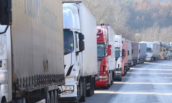 Έκκληση για μέτρα από τους φορτηγατζήδες: Ο κλάδος καταρρέει