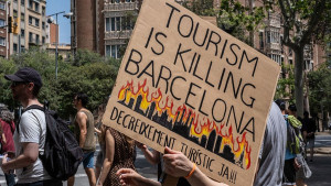 Οι αντιφάσεις της τουριστικής έκρηξης: Το παράδειγμα της Βαρκελώνης – Συνέντευξη με την Άννα Πατσέκο