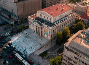 Δημοτικό Θέατρο Πειραιά: Γιορτάζει πανηγυρικά τα 130 του χρόνια και τη σεζόν 2025-2026