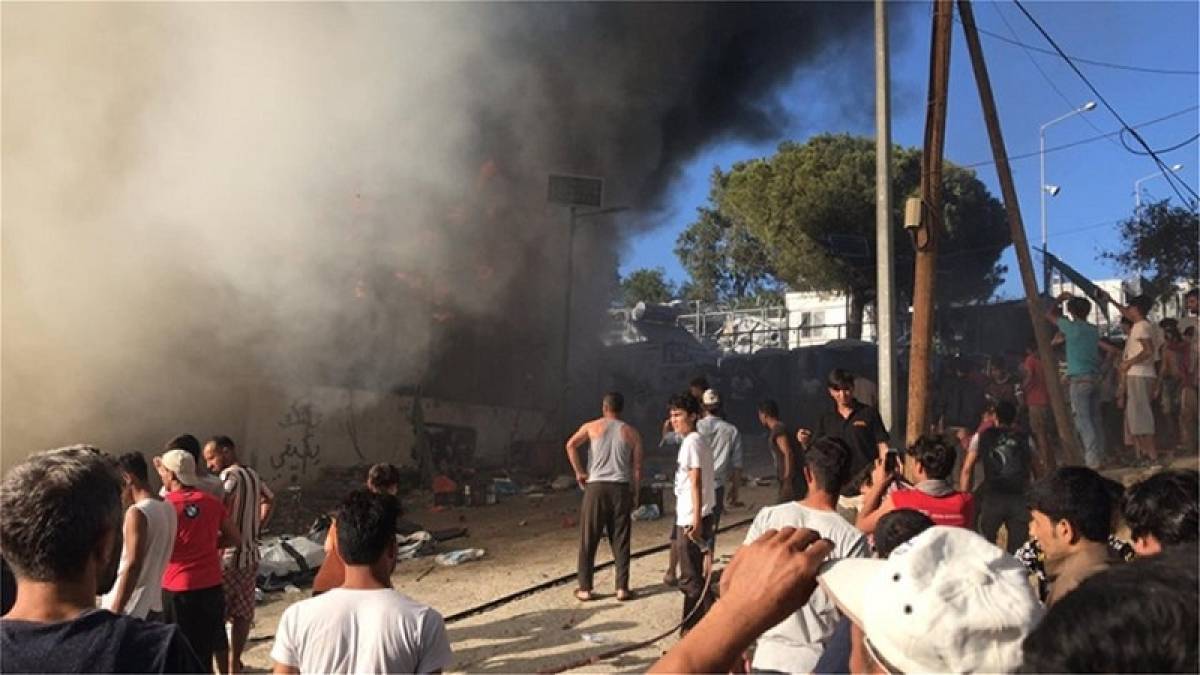 Μυτιλήνη: Φωτιά και επεισόδια στον καταυλισμό της Μόριας