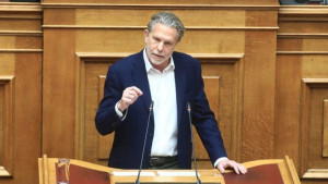 Γερουλάνος: Τέσσερα θεμελιακά ερωτήματα για την τραγωδία των Τεμπών