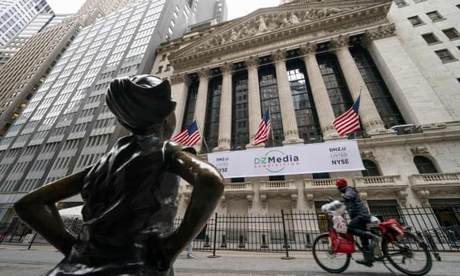 Απώλειες στη Wall Street μετά τη νέα συρρίκνωση του ΑΕΠ