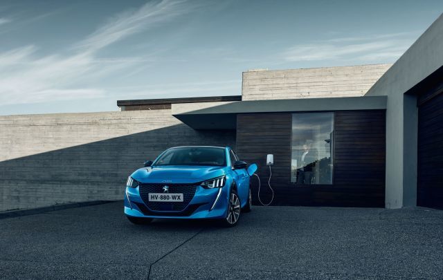 Το νέο PEUGEOT e-208 κερδίζει τον τίτλο του «Ηλεκτρικού Αυτοκινήτου της Χρονιάς»