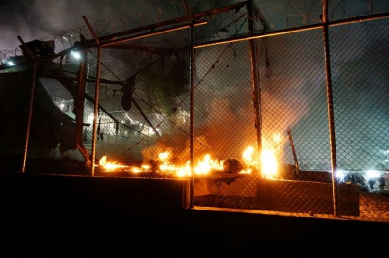 Λέσβος: Εξέγερση στο Κέντρο Υποδοχής στη Μόρια