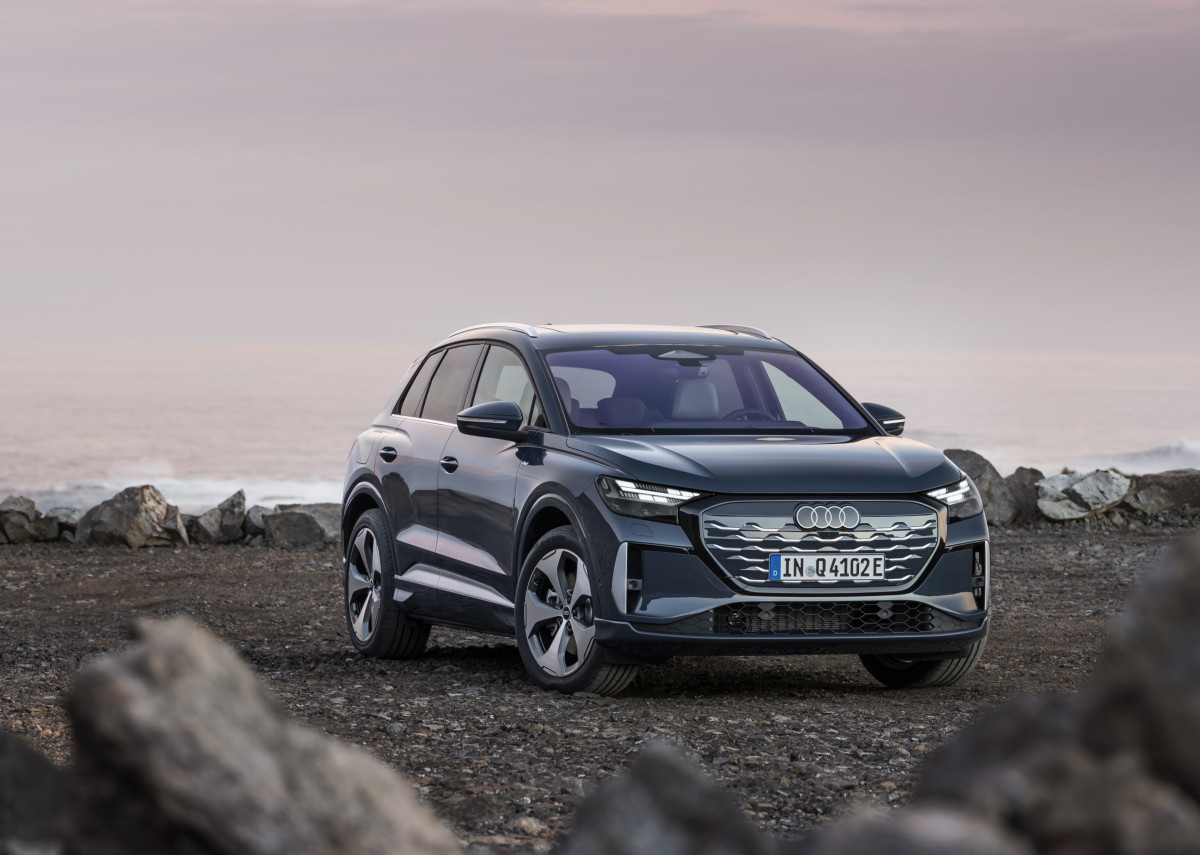 Το Audi Q4 e-tron αναβαθμίζεται: περισσότερη αυτονομία, ταχύτερη φόρτιση και για πρώτη φορά αμφίδρομη φόρτιση σε Audi