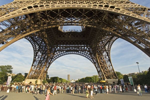 Στο 0,2% η ύφεση στη Γαλλία για το 2013 λέει το ΔΝΤ