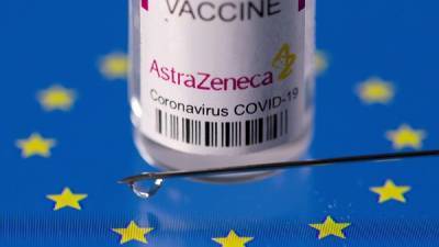 Εμβόλια AstraZeneca: Εν αναμονή συμβιβασμού στη διαμάχη με την ΕΕ