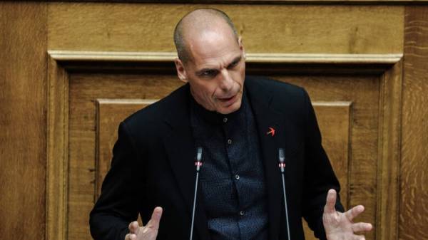 Βαρουφάκης: Προωθείται αυταρχικό κράτος στο όνομα ενός μικρού επιτελικού κράτους