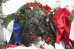 Κορυφώνονται οι εκδηλώσεις μνήμης για την 52η επέτειο του Πολυτεχνείου - Τα μηνύματα των πολιτικών