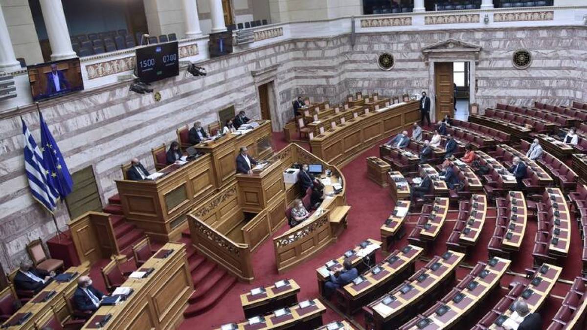Boυλή: Συζήτηση επί του ν/σ για την απλοποίηση αδειοδότησης επιχειρήσεων