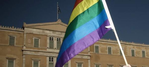 Μήπως η «διόρθωση φύλου» κάψει την κυβέρνηση;