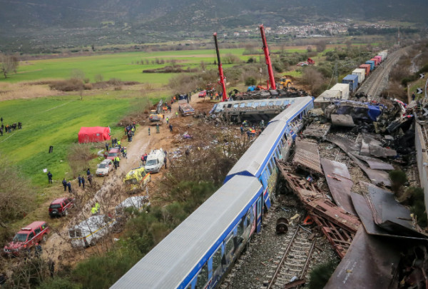 Τέμπη: Λεπτό προς λεπτό η στιγμή της μοιραίας σύγκρουσης (video)