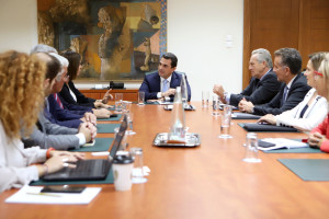 Σκρέκας: Ζήτησε μειώσεις τιμών από την ελληνική βιομηχανία τροφίμων