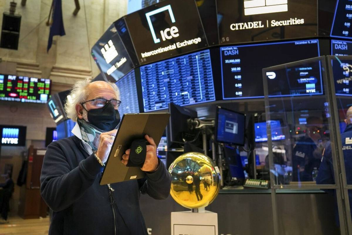 Διέγραψε τα αρχικά κέρδη η Wall Street παρά το εμβόλιο