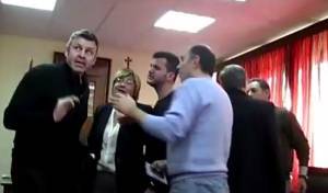 Όταν ο Γκλέτσος έλεγε τον Τσίπρα «παιδάκι του δεκαπενταμελούς» και πλακωνόταν με στελέχη του ΣΥΡΙΖΑ (video)