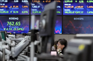 Κατεβάζουν «ταχύτητα» τα ασιατικά χρηματιστήρια- Ξεχωρίζουν οι κινεζικοί δείκτες