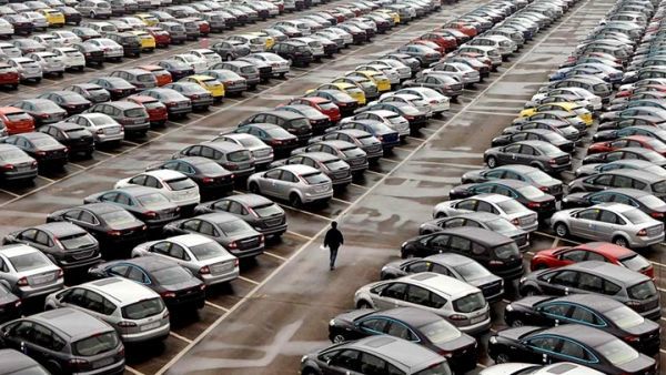 Μειώθηκαν οι πωλήσεις αυτοκινήτων στην Κίνα