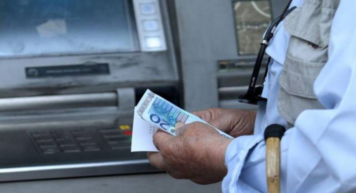 Συνταξιούχοι εναντίον Χατζηδάκη: Ένας στους τρεις δεν παίρνει αύξηση