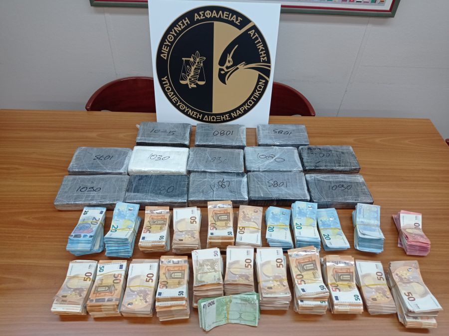 ΕΛΑΣ: Κιλά κοκαΐνης και 287.060ευρώ βρέθηκαν σε φορτηγό από Ιταλία