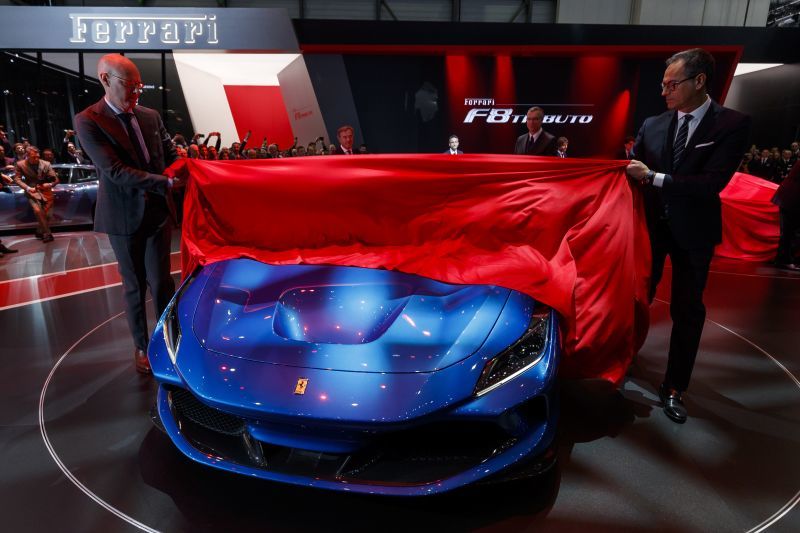 720 «Κόκκινα» άλογα στη Γενεύη από τη Ferrari