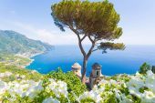 Η υπέροχη ακτογραμμή Amalfi στην Ιταλία