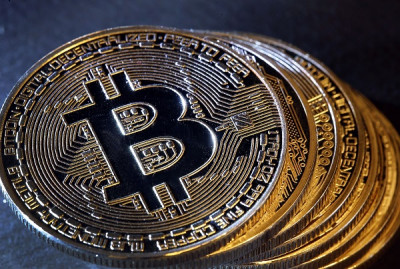 Ξεφεύγει από τα 30.000 δολάρια το bitcoin