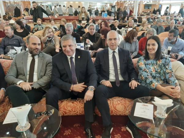 «Εθνική συναίνεση» έφεραν οι Κρήτες της Δραπετσώνας