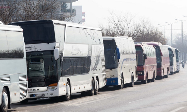 Περίοδος προκλήσεων για τα τουριστικά γραφεία και λεωφορεία το 2022