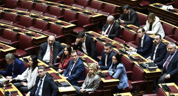 Τροπολογίες ΠΑΣΟΚ για 120 δόσεις, θέσπιση ακατάσχετου επαγγελματικού λογαριασμού και αναβάθμιση του εξωδικαστικού