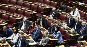 Τροπολογίες ΠΑΣΟΚ για 120 δόσεις, θέσπιση ακατάσχετου επαγγελματικού λογαριασμού και αναβάθμιση του εξωδικαστικού