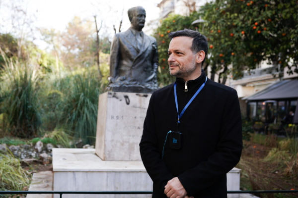 Ξενάγηση Δούκα στην Κυψέλη μαζί με δεκάδες εκπαιδευτικούς