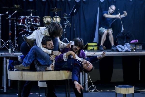 Στην πρόβα: «Οι παίχτες» στο Θέατρο Κιβωτός – Ένα παιχνίδι εξαπάτησης